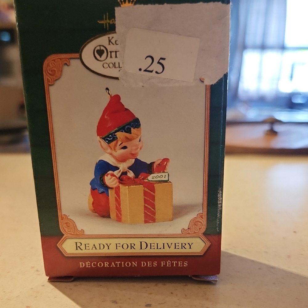 Keepsake Ornament with Elf and Gift